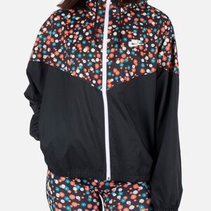 Nike Black Ski Snow Jacket with Relaxed Fit